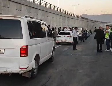 Van'da Dügün Konvoyunda Zincirleme Kaza Açiklamasi 8 Yarali