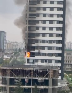 Adana'da Lüks Apartmanda Çikan Yangin Korkuttu