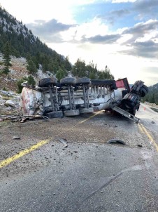 Antalya'da Mazot Yüklü Tanker Devrildi