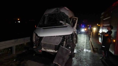 Araç Içerisinde Sikisan Sürücüyü Itfaiye Ekipleri Kurtardi