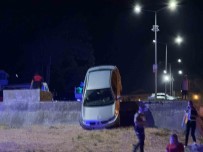 Gelibolu'da Otomobil Otopark Duvarinda Asili Kaldi, Sürücü 3,93 Promil Alkollü Çikti Haberi