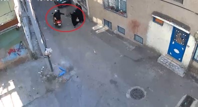 (Özel) Bursa'da Film Gibi Olay.. Çantayi Kapkaç Yaptilar, Böyle Yakalandilar