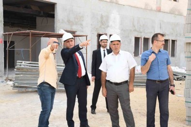 Rektör Karahocagil, Kirsehir Devlet Hastanesi Insaat Alanini Gezdi