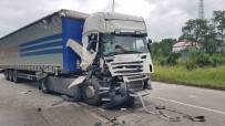 Samsun'da Isikta Duran Tira Arkadan Çarpti Haberi