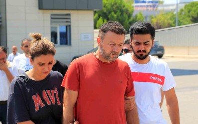 Tatil Yaparken Kafasina Baca Kapagi Düsen Kadin Hayatini Kaybetti