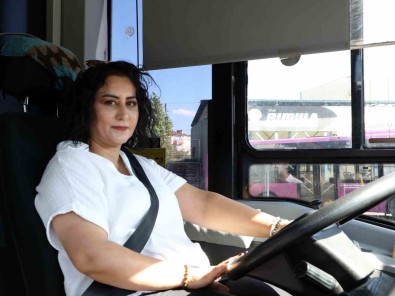 Van'in Tek Kadin Otobüs Soförü Yeniden Direksiyon Basinda