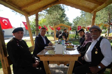 Erzincan'da Gözyaslarini Tutamayan Sehit Aileleri Duygu Dolu Anlar Yasatti