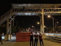 Üst Geçide Çikan Genci Eyleminden Vazgeçirmek Için 45 Dakika Dil Döktüler Haberi
