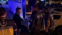 Uyuyakalan Otomobil Sürücüsü Yoldan Çikti, Otoparka Daldi Haberi