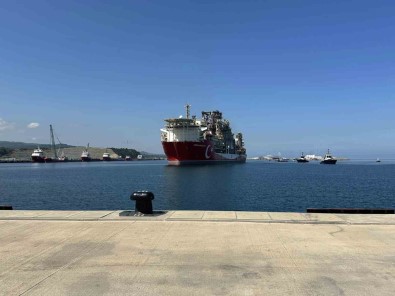 Zonguldak Protokolü Abdülhamid Han Sondaj Gemisi'ni Karsiladi