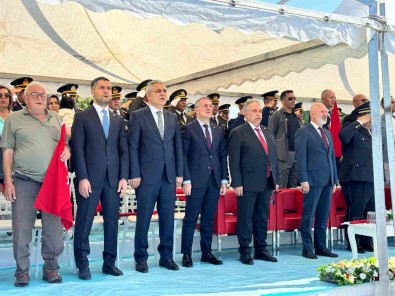 Baskan Özdogan'dan Kutlamalarda 'Güçlü Ordu' Mesaji