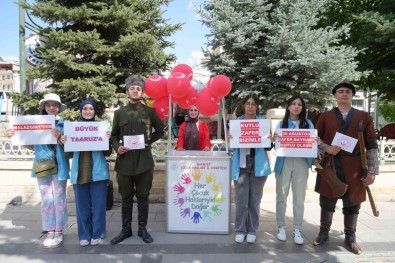 Bayburt Çocuk Haklari Il Komitesi Üyesi Çocuklardan 30 Agustos Zafer Bayrami Farkindalik Etkinligi