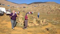Binlerce Yörük 7 Asirlik Gelenegi Sanridas Daginin 2300 Rakimli Zirvesinde Yasatti