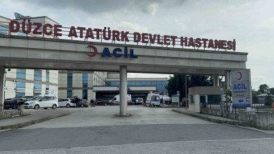 Ekskavatör Ile Konteynir Arasinda Kaldi
