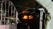 Gebze'de Korkutan Yangin Açiklamasi 3 Ev Alevlere Teslim Oldu Haberi