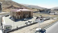 Hurdaya Dönen Araçla Sürücüler Kazalara Karsi Uyariliyor