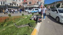 Kirmizi Isik Ihlali Kazaya Neden Oldu, Iki Motosiklet Sürücüsü Yaralandi
