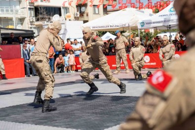 Manisa'da Komandolarin Gösterisi Mest Etti
