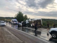 Osmaniye'de Kamyonet Ile Otomobil Çarpisti Açiklamasi 2 Ölü, 3 Yarali