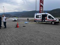Otomobilin Çarptigi Yasli Adam Hayatini Kaybetti
