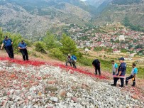Saimbeyli'de Ki Dev Türk Bayragi Yeniden Ihtisamina Kavustu