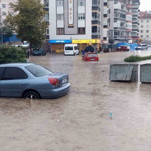 Sinop'ta Saganak Yagisi Etkili Oldu