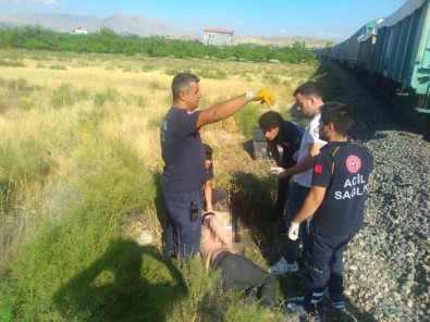Yük Treni Çapa Motoruna Çarpti, Anne Ve 2 Çocugu Hayatini Kaybetti
