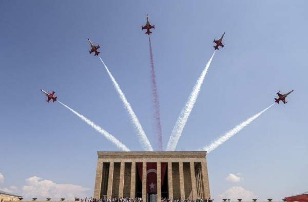 Türk Yıldızları Anıtkabir semalarında! Nefes kesen anlar...