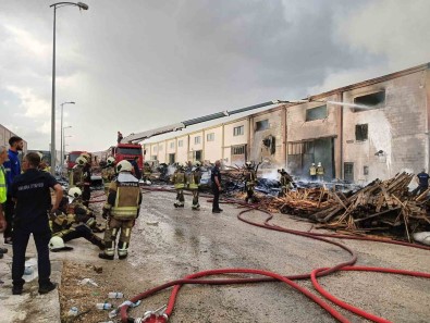 Ankara'da Kereste Ve Polyester Imalathanesindeki Yangin Kontrol Altina Alindi