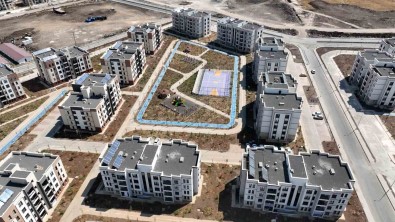 Bakan Kurum Açiklamasi 'Diyarbakir'da 10 Bin Konutun 6 Binini Tamamladik'