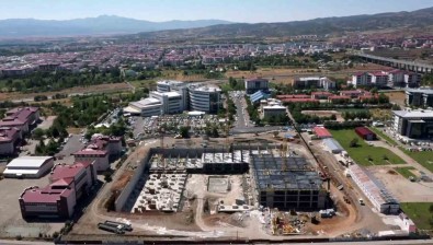 Bingöl'de 269 Adet Sismik Izolatörün Kullanildigi 500 Yatakli Hastane Yükseliyor