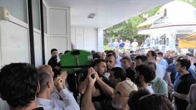 Bursa'da Tir Kazasi Sonucu Hayatini Kaybeden 3 Kisinin Cenazesi Topraga Verildi