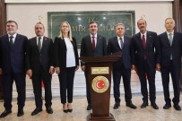 Cumhurbaskani Yardimcisi Yilmaz Izmir Valiligi'ni Ziyaret Etti Haberi