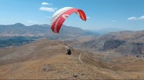 Dogansehir'de Yamaç Parasütü Etkinligi Yapildi