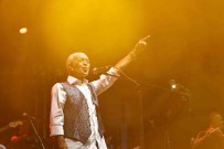 Edip Akbayram, 30 Yil Sonra Halk Konserinde Hayranlariyla Bulustu