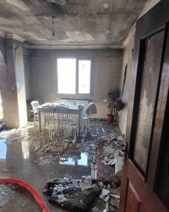 Evde Çikan Yanginda Hasar Olustu