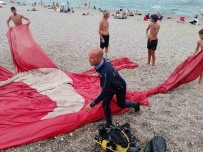Firtinada Koparak Denize Uçan Dev Türk Bayragi 8 Ay Sonra Dalgiçlar Tarafindan Deniz Tabaninda Bulunarak Çikarildi