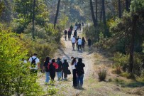 Gençler 8 Kilometre Yürüdü Türk Bayragi Açti