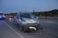 Hafif Ticari Araç Otomobile Çarpti Açiklamasi 8 Yarali