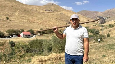 Hem Ögretmen Hem Çiftçi