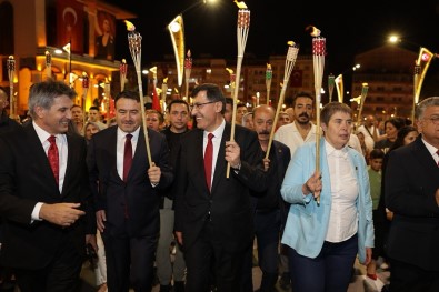 Kütahya'da 2 Bin 543 Mesaleyle Fener Alayi Düzenlendi