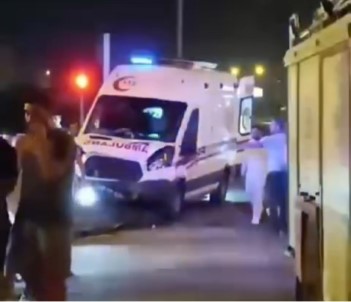 Mardin'de Ambulans Ile Otomobil Çarpisti Açiklamasi 5 Yarali