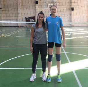 Minel Nefin Özen, Eczacibasi'na Transfer Oldu