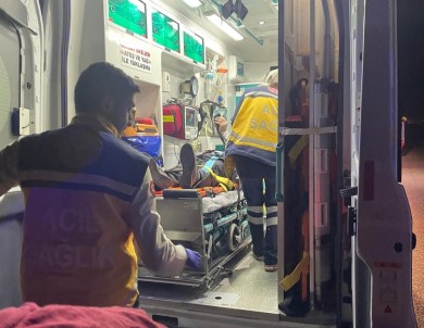 Sarampole Yuvarlanan Araçta Iki Kisi Yaralandi