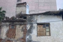 Sürücü 1,5 Dakikayla Kurtuldu, Balkon Aracin Üzerine Göçtü Haberi