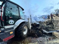 Tortum'da Yangin Panigi Açiklamasi 2 Ev, 1 Samanlik, 1 Ahir Küle Döndü