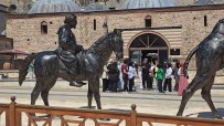 YKS'de Basarili Olan Gençlere Ödül Olarak Tokat'ta Kültür Turu Düzenlendi
