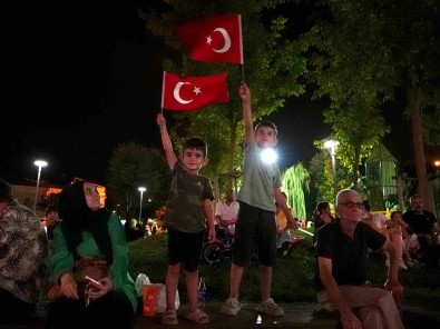 Zafer Öyküsünü Dev Ekrandan Izlediler