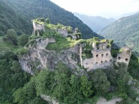 Daglarin Zirvesindeki Manastir Adeta Asirlara Meydana Okuyor Haberi