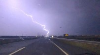 Kars'ta Gökyüzü Simseklerle Aydinlandi Haberi